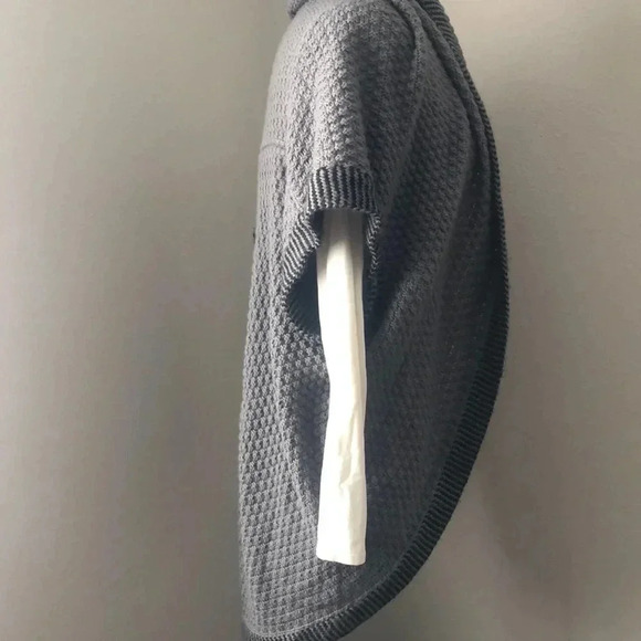 Forever 21 Sweater Shrug - Picture 2 of 4